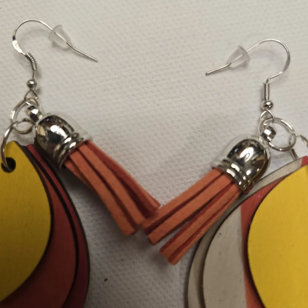 ARTISAN & HANDCRAFTED 2.5" Wood Leaf Tiered Dangle Pierced Earrings W/ Tassles - Picture 6 of 14